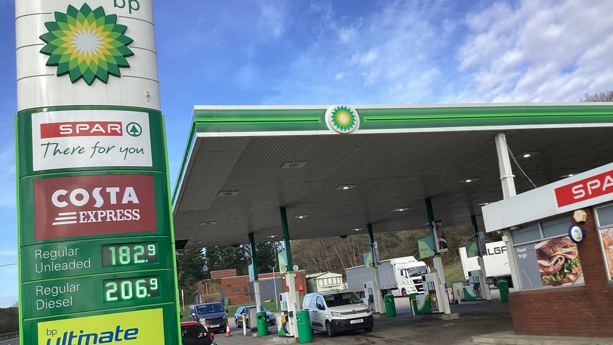 UK gasoline and diesel prices fall below 175p unleaded
