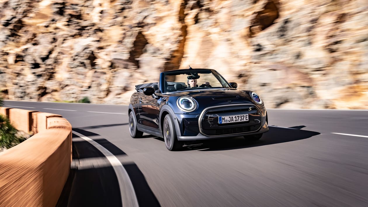 Allelectric Mini Cooper SE Convertible debuts as first droptop EV evo