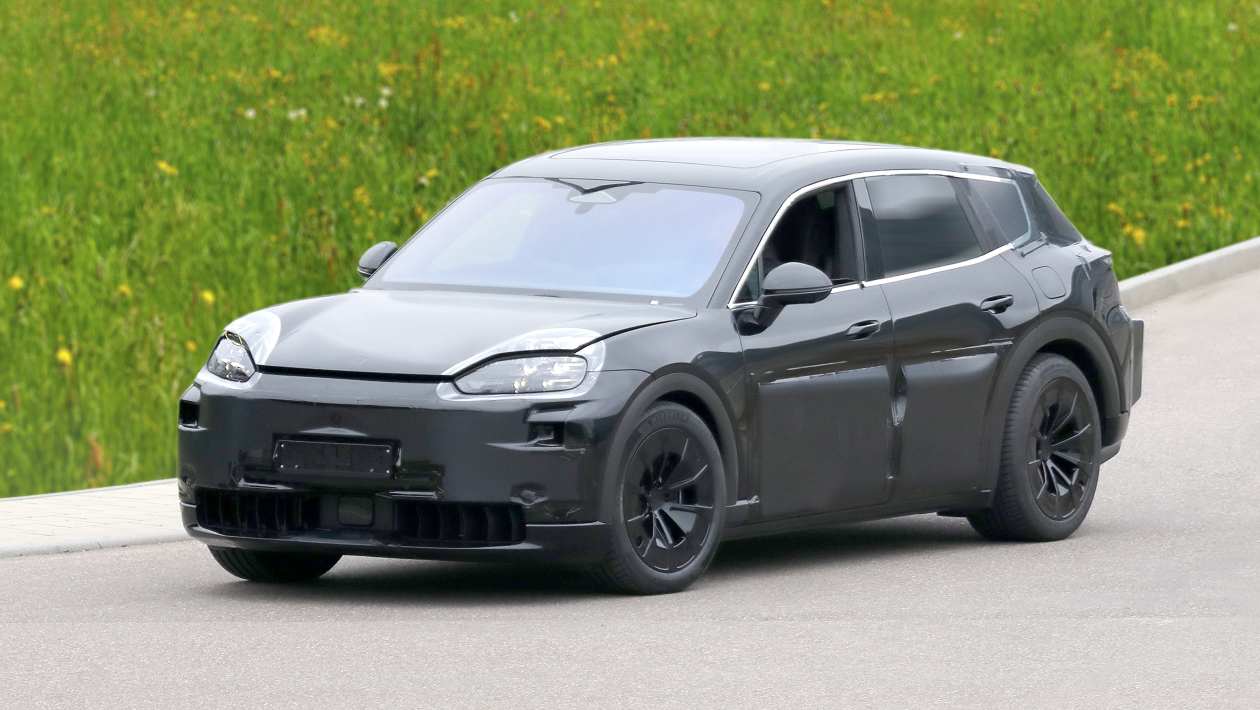 photo of Porsche ‘K1’ super-Cayenne 7-seater spied in early prototype form image