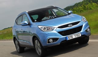 Hyundai ix35 Premium SE front tracking