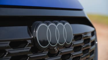 Audi SQ8 Sportback e-tron - grille badge