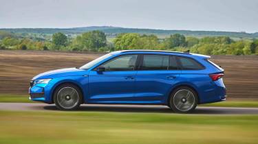 Skoda Octavia Estate - side panning