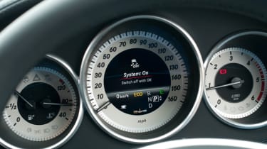 Mercedes CLS 250 CDI Shooting Brake dials