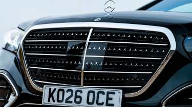 Mercedes S-Class - grille