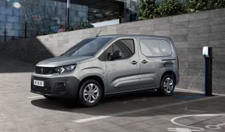 Peugeot e-Partner charging