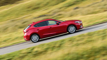 Mazda 3 2016 - side tracking