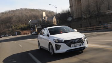 Hyundai Ioniq hybrid 2016 review - front tracking 3