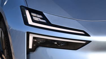 Polestar 4 Dual Motor long termer - front light