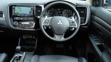 Mitsubishi Outlander 2.2 DI-D GX4 interior