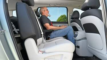 Hyundai Ioniq 9 - rear seats