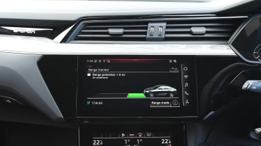 Audi e-tron Sportback - dash
