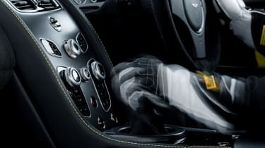 Aston Martin V12 Vantage S 2016 - manual gearbox