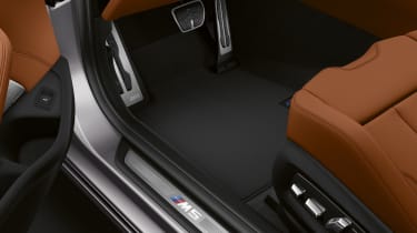 BMW M5 Competition Pack - footwell