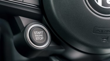 Alfa Romeo Giulia - start button