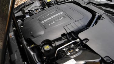 Jaguar XK Convertible engine