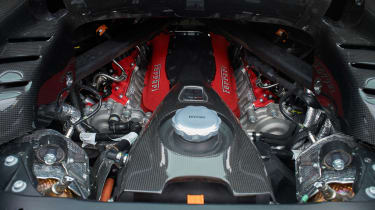 Ferrari SF90 Spider - engine bay