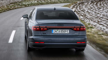 Audi A8 60 TFSI e - rear tracking