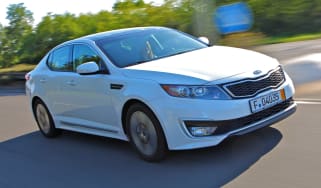 Kia Optima Hybrid front tracking