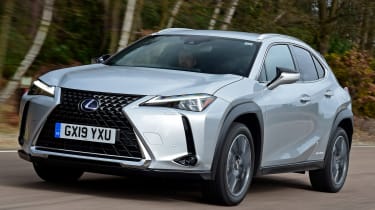 Lexus UX - front tracking