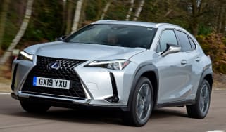 Lexus UX - front tracking