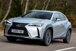 Lexus UX - front tracking