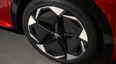 Renault Clio Hybrid E-Tech - wheel