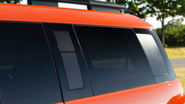 Hyundai Santa Fe - rear quarter window