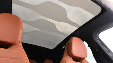 Mercedes GLC 2026 - panoramic glass roof
