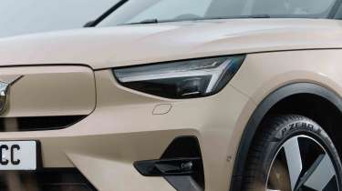 Volvo EC40 - head lights