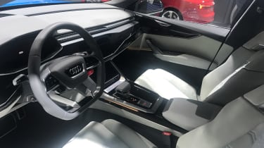 Audi Q8 concept - show dash
