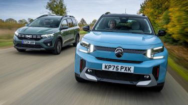 Citroen C3 Aircross vs Dacia Jogger - front tracking