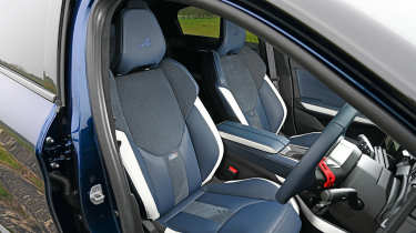 Alpine A390 - front seats