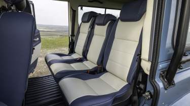 Land Rover Defender Classic V8 - rear seats 