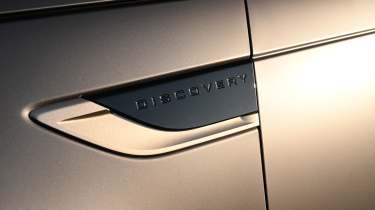 Land Rover Discovery Tempest - wing design