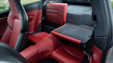 Porsche 911 Carrera - seats down