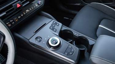 Kia Sportage - centre console