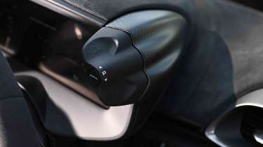 McLaren Artura Spider - park gear selector