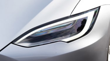 Tesla Model S 75D - front light