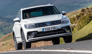Volkswagen Tiguan R-Line 2016 - front hill