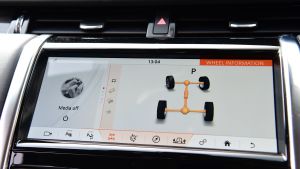 Land Rover Discovery Sport D180 first report - infotainment