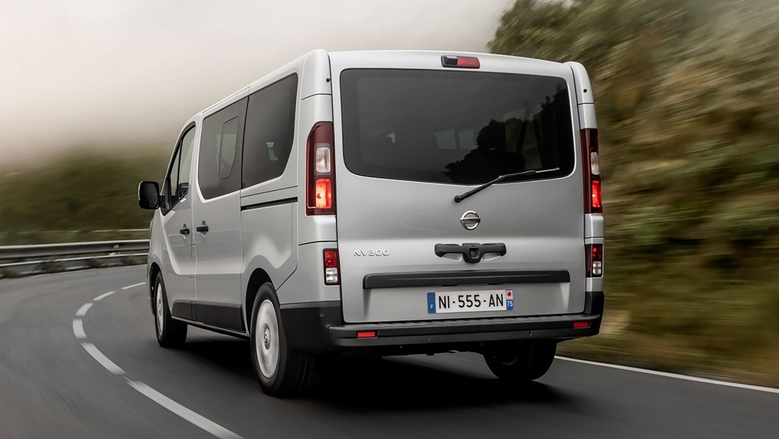 Nissan%20NV300%20Combi-3.jpg