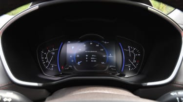 Hyundai Santa Fe - long-term first report dials