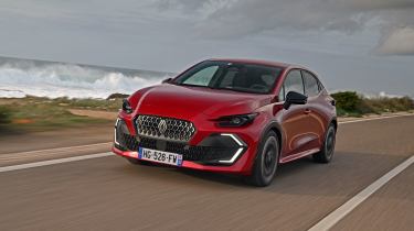 Renault Clio Hybrid E-Tech - front tracking