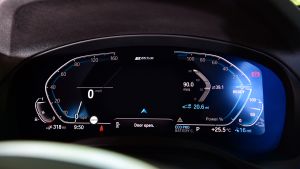 BMW-X3-PHEV-dials-.jpg