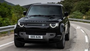 Land Rover Defender V8 - front cornering