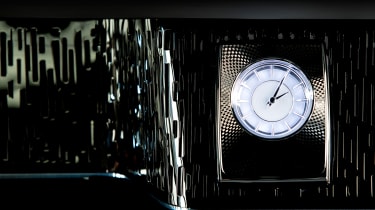 Rolls-Royce Phantom - The Gentleman&#039;s Tourer clock