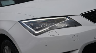 SEAT Leon headlights