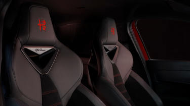 Alfa Romeo Milano - front seat detailing