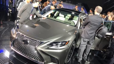 Lexus LS official 2017 - Detroit front