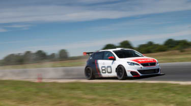 Peugeot 308 Racing Cup - front panning